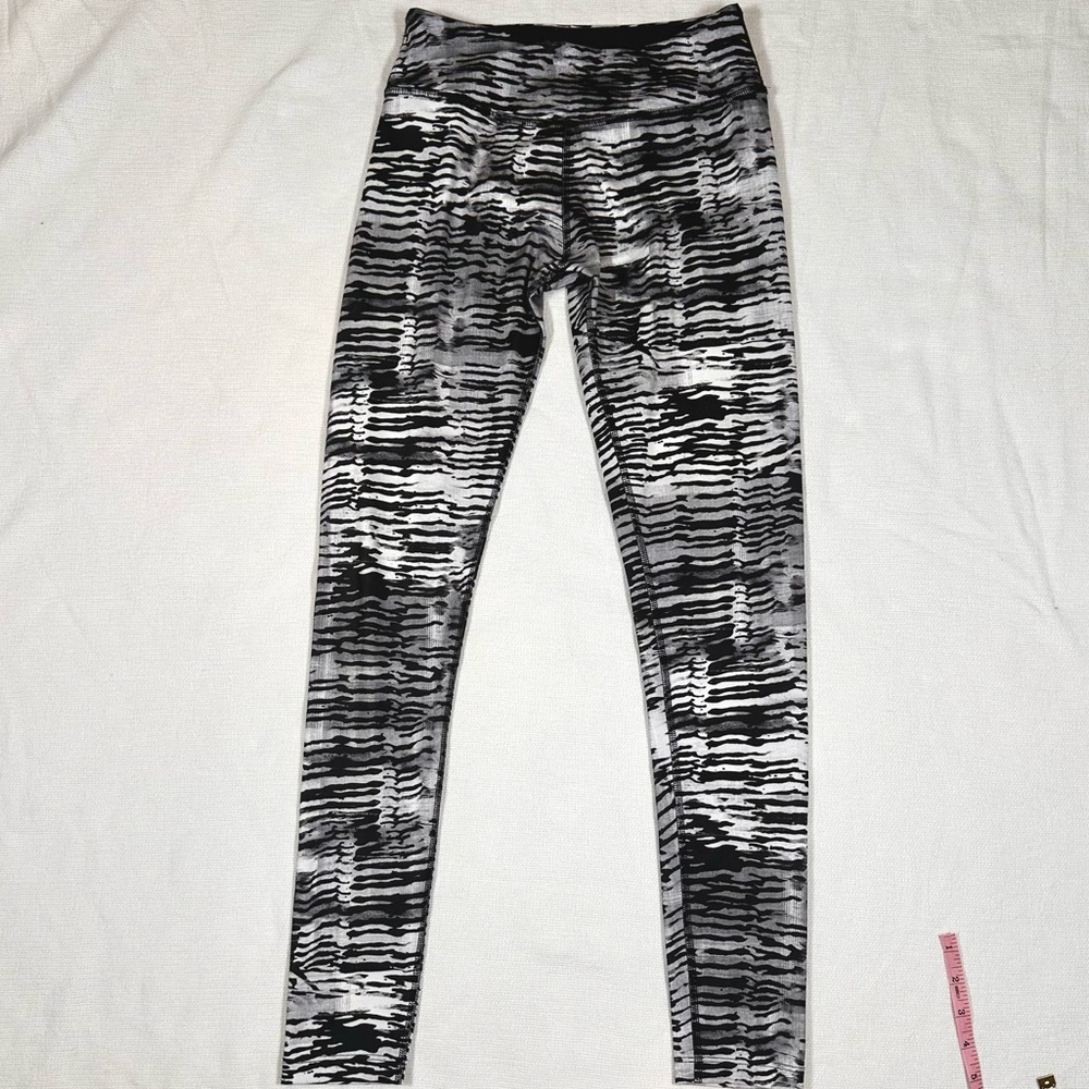 Beyond Yoga Tiger Zebra Striped Leggings XS Black Animal Print Black White